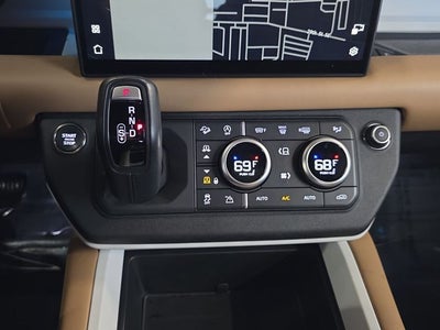 2025 Land Rover Defender 110 X-Dynamic SE