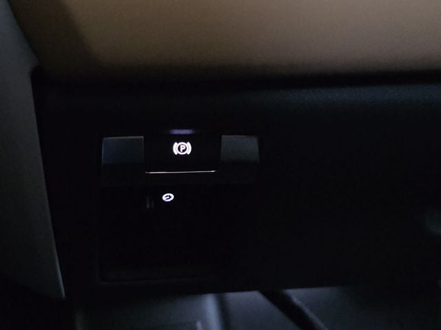 2025 Land Rover Defender 110 X-Dynamic SE