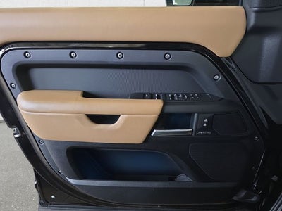 2025 Land Rover Defender 110 X-Dynamic SE