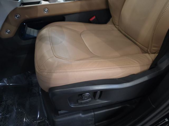 2025 Land Rover Defender 110 X-Dynamic SE