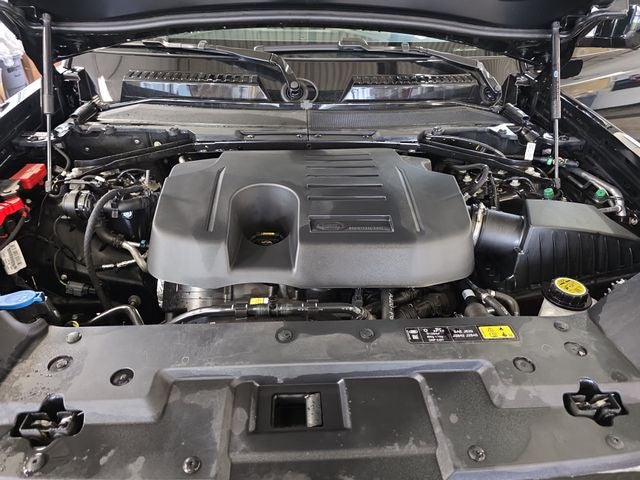 2025 Land Rover Defender 110 X-Dynamic SE