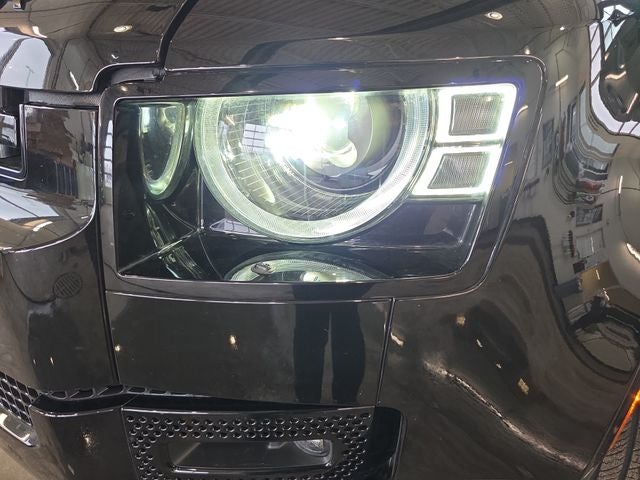 2025 Land Rover Defender 110 X-Dynamic SE