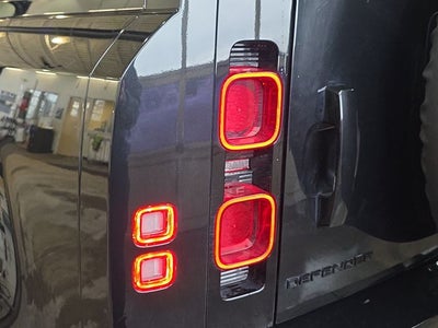 2025 Land Rover Defender 110 X-Dynamic SE