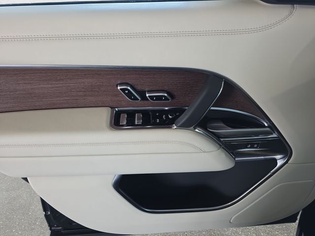 2025 Land Rover Range Rover SE