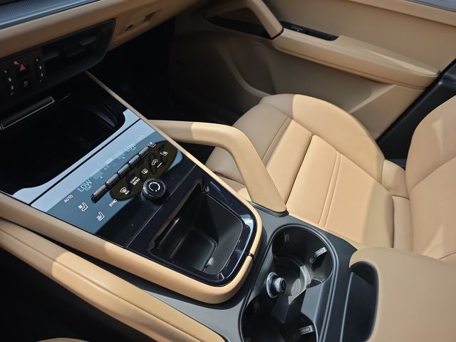 2024 Porsche Cayenne Base