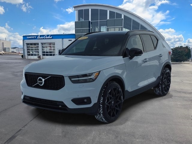 2022 Volvo XC40 R-Design