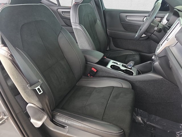 2022 Volvo XC40 R-Design