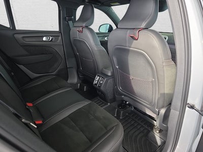 2022 Volvo XC40 R-Design