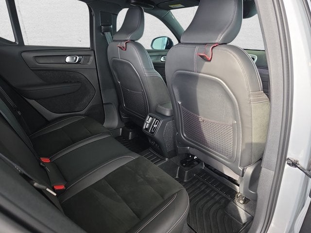 2022 Volvo XC40 R-Design