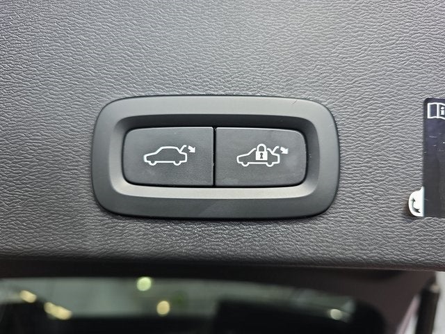 2022 Volvo XC40 R-Design