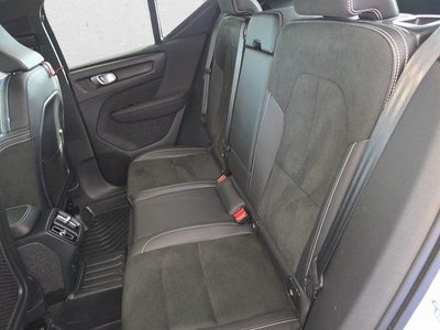 2022 Volvo XC40 R-Design