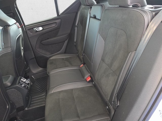 2022 Volvo XC40 R-Design