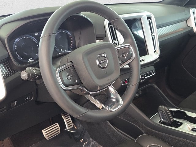 2022 Volvo XC40 R-Design