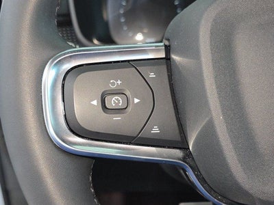 2022 Volvo XC40 R-Design