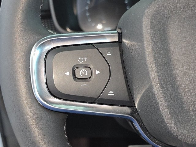 2022 Volvo XC40 R-Design