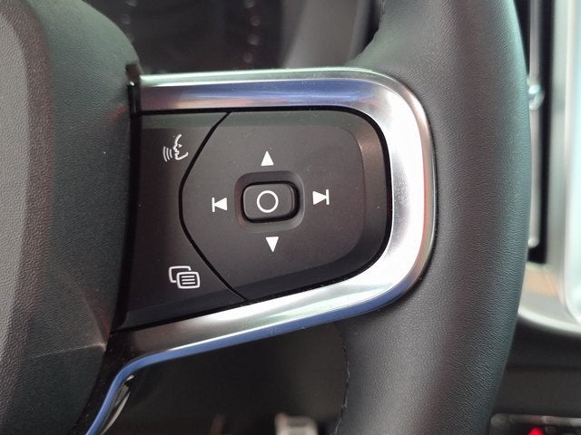 2022 Volvo XC40 R-Design