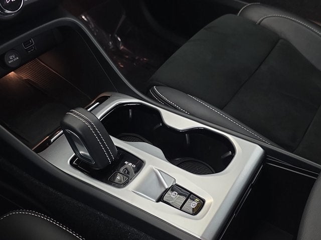 2022 Volvo XC40 R-Design