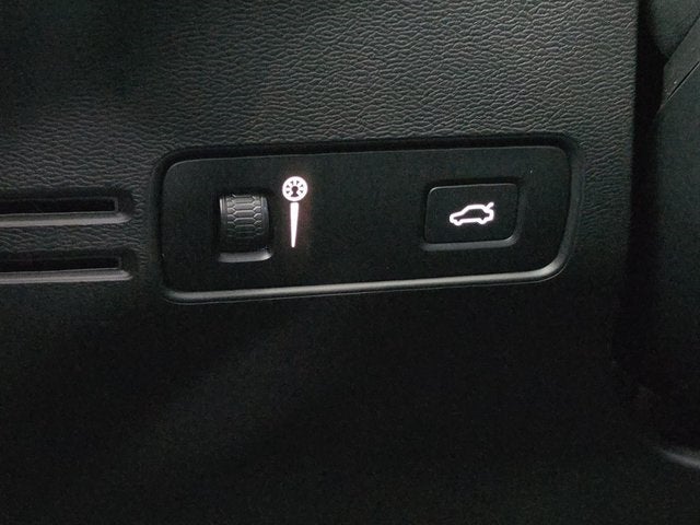 2022 Volvo XC40 R-Design