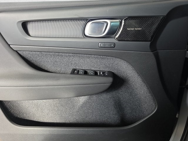 2022 Volvo XC40 R-Design