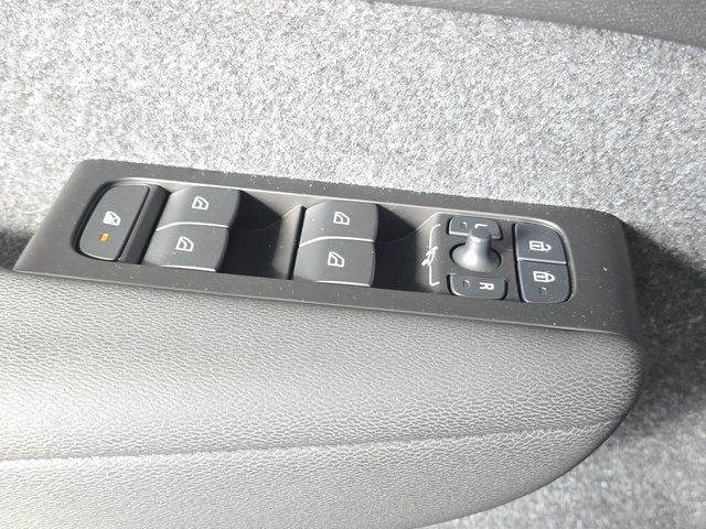 2022 Volvo XC40 R-Design