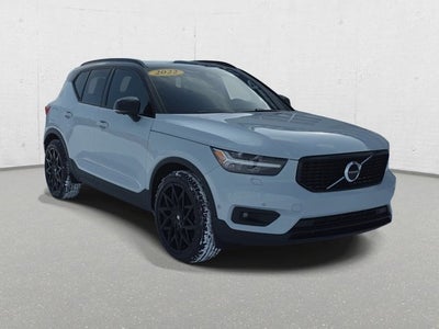 2022 Volvo XC40 R-Design