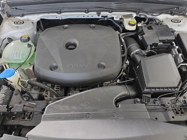 2022 Volvo XC40 R-Design