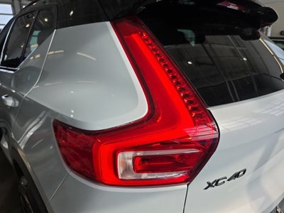 2022 Volvo XC40 R-Design