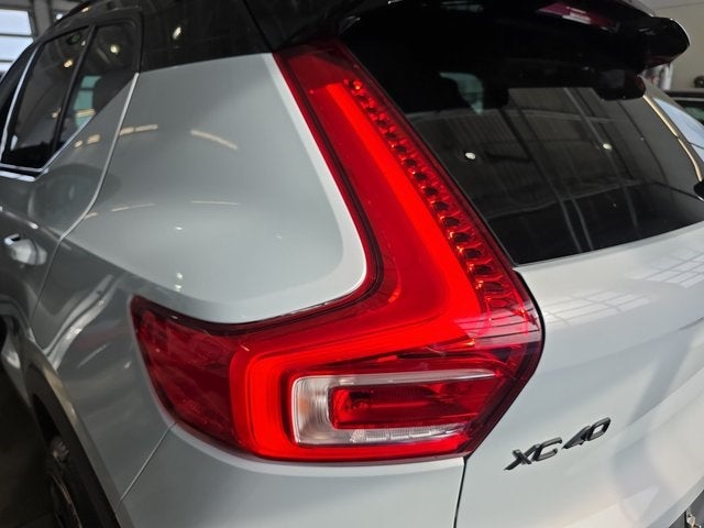 2022 Volvo XC40 R-Design