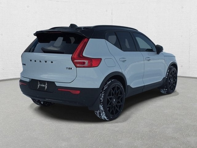 2022 Volvo XC40 R-Design