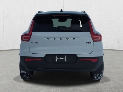 2022 Volvo XC40 R-Design