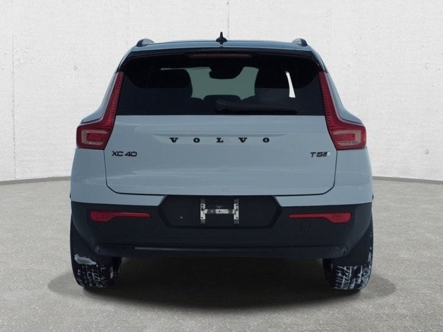 2022 Volvo XC40 R-Design