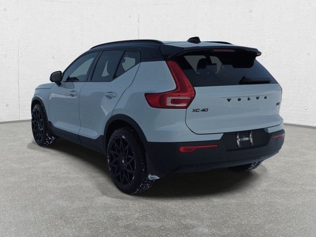 2022 Volvo XC40 R-Design
