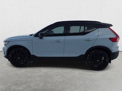 2022 Volvo XC40 R-Design