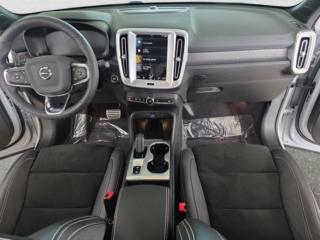 2022 Volvo XC40 R-Design