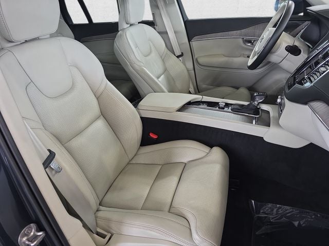 2022 Volvo XC90 T6 Inscription